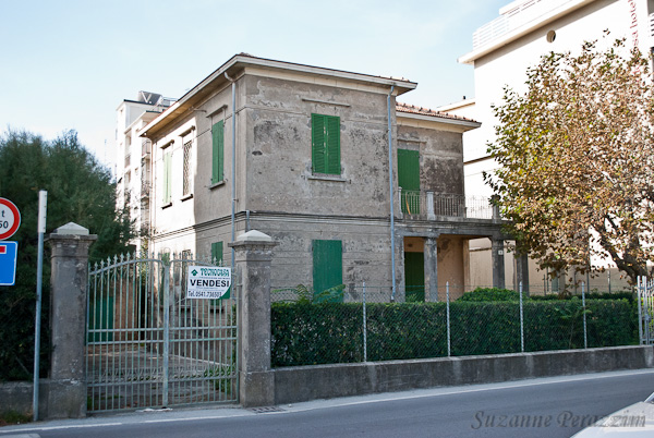 Italian Villa on the Adriatic coast, slightly the worse for wear 